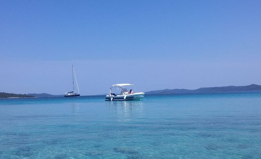 Zadar Islands: Private Hidden Treasures Speedboat Tour - Cruising Past Rava, Ugljan, Žut, and Sit: The Scenic Stretch