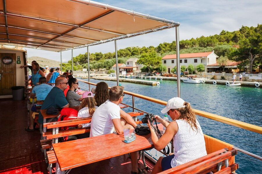 Zadar: Kornati and Telašćica Full-Day Boat Trip with Lunch - Lunch and Drinks Onboard: Fuel That Keeps You From Getting Hangry