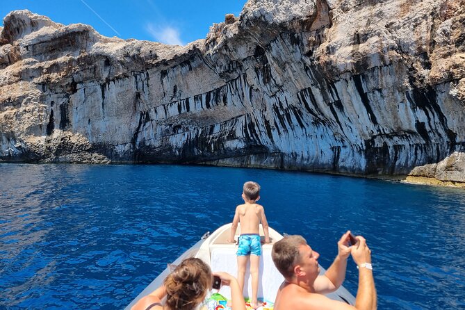 Zadar: Kornati and Telašćica Nature Park with lunch & drinks - Telašćica Nature Park stop: Mir salt lake and cliff-photo time