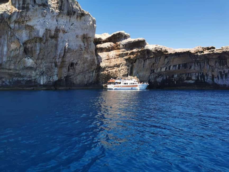 Zadar: National Park Kornati Tour with Eufemija boat - The cruise out: breakfast, dolphins, and the first stretch of views