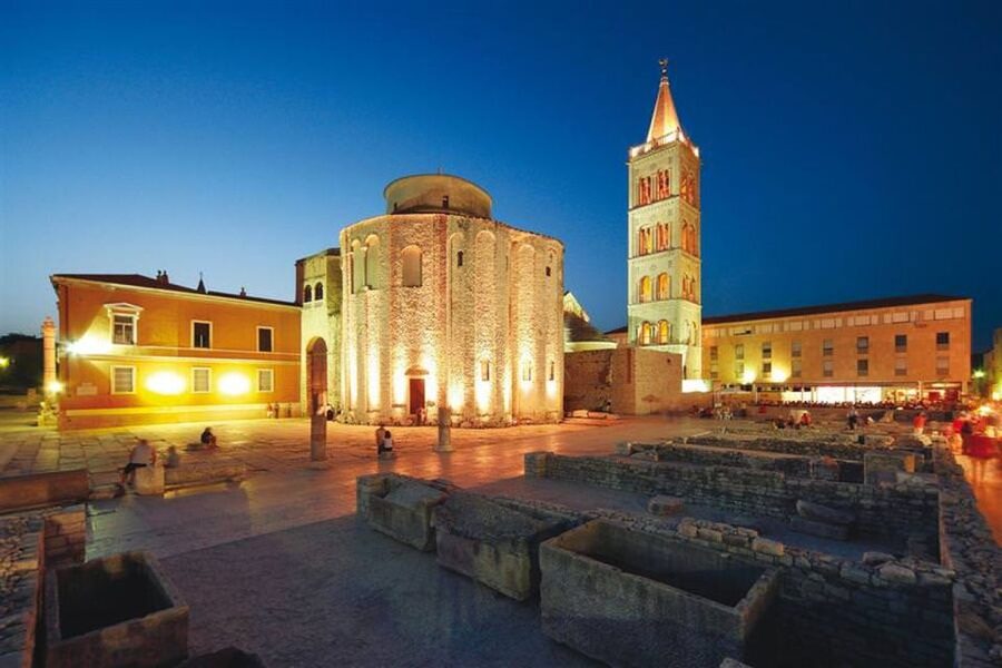 Zadar: Old Town Evening Group Guided Walking Tour - Forum and Five Wells Square: Quick Orientation, Real People-Centered Spaces