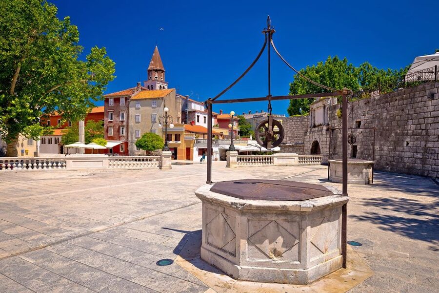 Zadar: Old Town Evening Group Guided Walking Tour - Meeting at Five Wells Square (Trg Pet Bunara) and Starting with Context