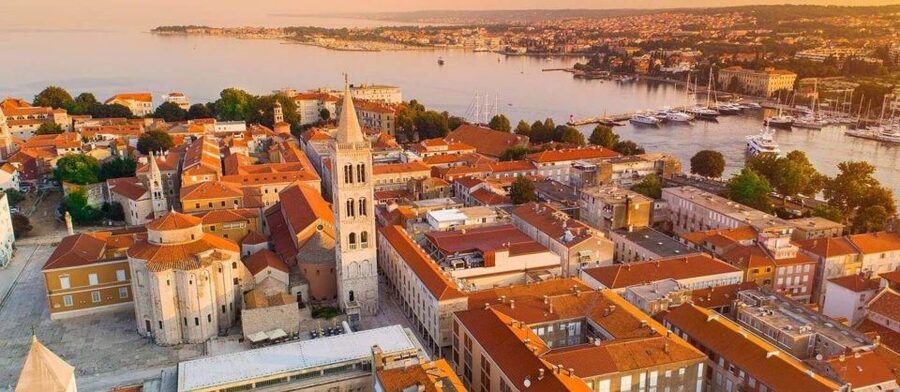 Zadar: Old Town Highlights Guided Walking Tour - Meeting at Five Wells Square and starting with context