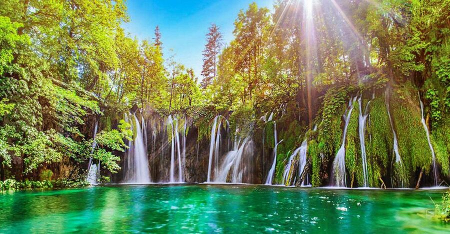 Zadar: Plitvice Lakes with Boat Ride and Zadar Old Town Tour - From Zadar to Plitvice, the ride actually sets the mood