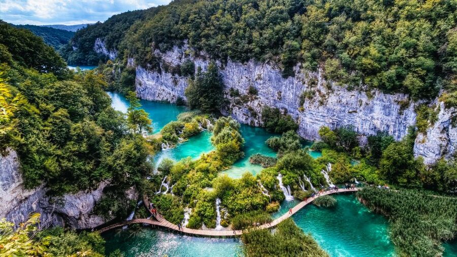Zadar: Plitvice Lakes with Boat Ride and Zadar Old Town Tour - Planning your best footwear, warmth, and snack strategy