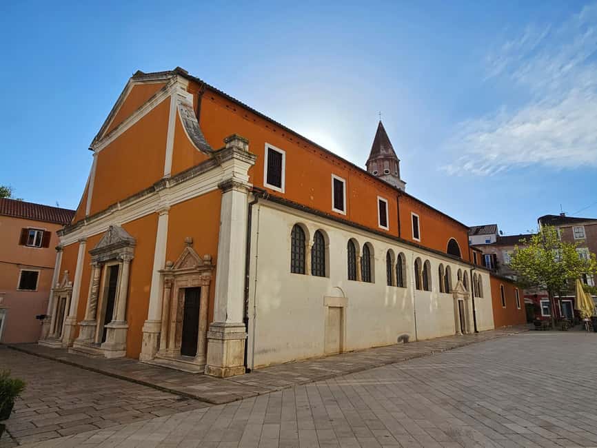 Zadar: Private walking tour through history and modern time - Kalelarga and the Five Wells Square: city life between the big stops
