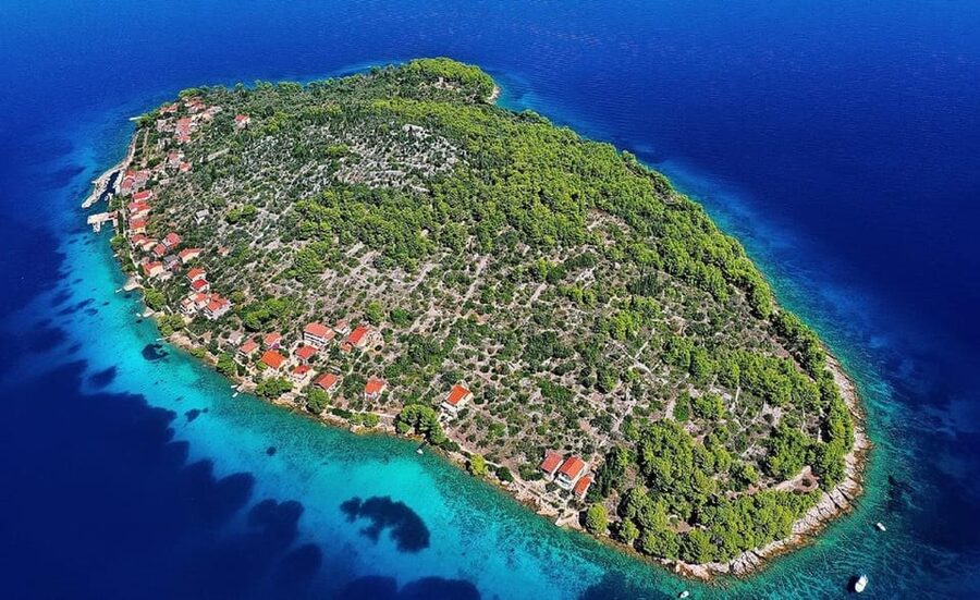 Zadar: RIB boat Tour to Hidden Bays with Snorkeling & Drinks - Entering the Molo Branimira start, where parking can be annoying