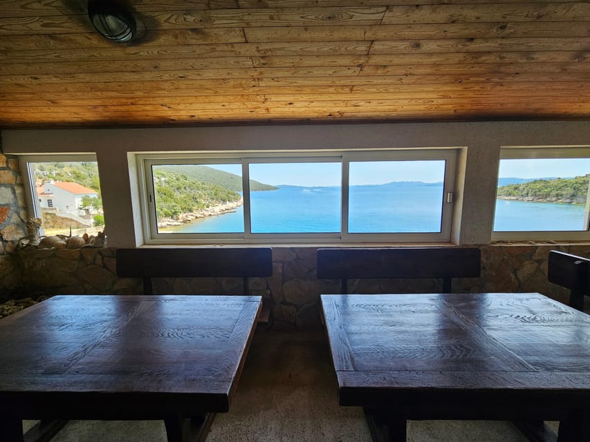 Zadar: Speedboat tour Best of 4 Islands 6 Stops with Lunch! - Molat’s Pješčana Uvala: A Beach Window Made for Swimming