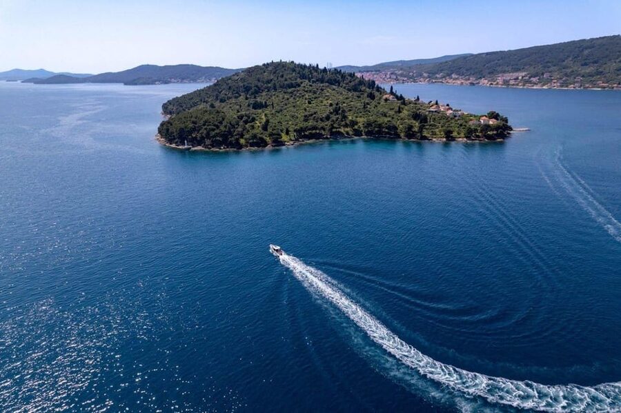 ✪ Zadar: Speedboat Tour to 3 Islands with Refreshing Drinks - The 15-Minute Cruise Out and the 45-Minute Secret Swim and Snorkel Stop