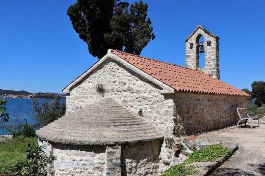 ✪ Zadar: Speedboat Tour to 3 Islands with Refreshing Drinks - Preko’s 75 Minutes: Stone Houses, Culture Time, and a Real Break
