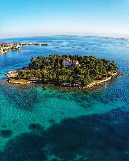 ✪ Zadar: Speedboat Tour to 3 Islands with Refreshing Drinks - Meeting at Ul. kralja Dmitra Zvonimira 6, Boarding Behind Foša