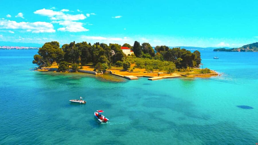 Zadar: Speedboat Tour with Snorkeling & Fruit All Inclusive - Ošljak Island stop: photos, a 1-hour break, and swim time