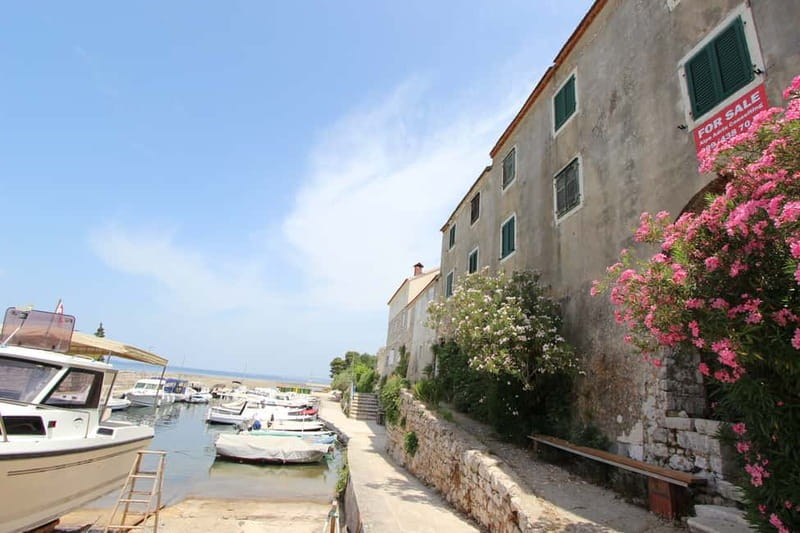 Zadar: Ugljan and Preko Islands SpeedBoat Tour —with Drinks - Ošljak: a photo stop with swimming and snorkeling time
