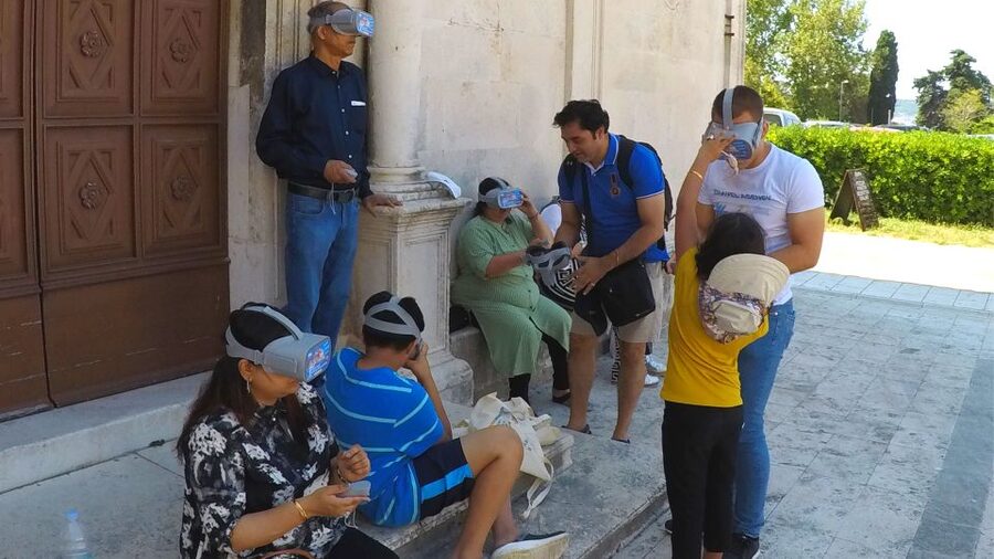 Zadar: Virtual Reality Guided History Walking Tour - Audio in 7 languages, simple controls, and a guide who keeps pace