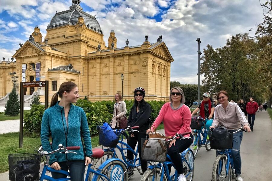 Zagreb: 2.5-Hour Highlights Bike Tour - Nikola Tesla Monument: a surprising Zagreb intro