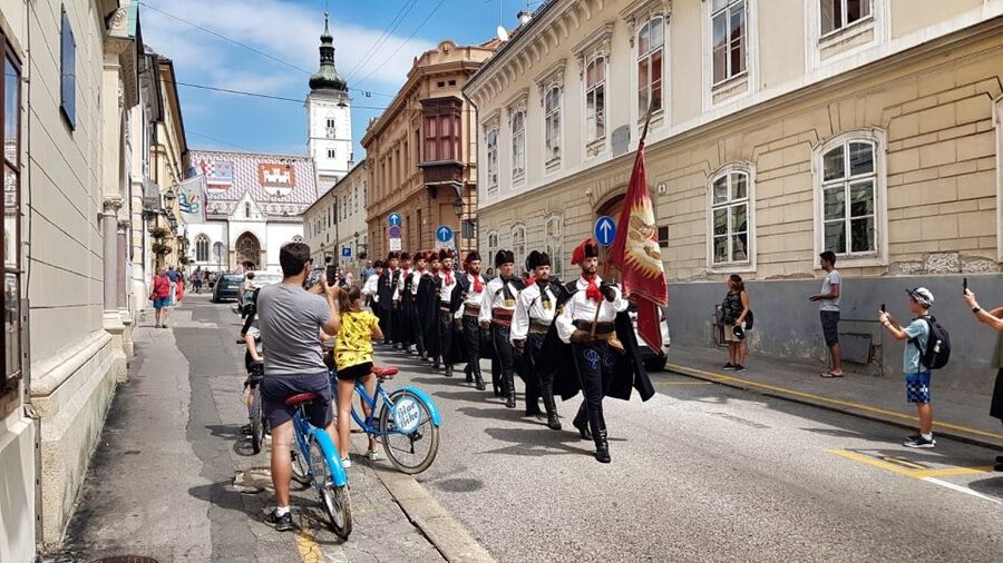 Zagreb: 2.5-Hour Highlights Bike Tour - Tkalčićeva Street, Bloody Bridge, and the feel of daily Zagreb
