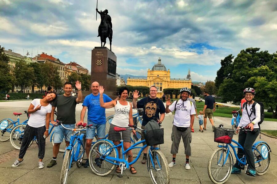 Zagreb: 2.5-Hour Highlights Bike Tour - Dolac Market: your snack and people-watching stop