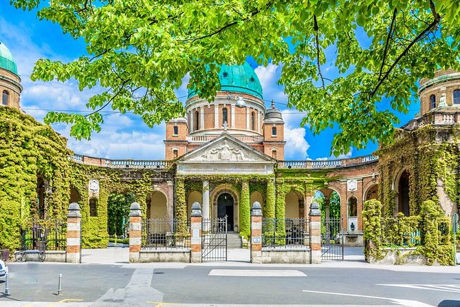 Zagreb BIG Tour - Our Signature Walking & Panoramic Tour - Stone Gate and the First Kings Square: quick stops with old-stone drama