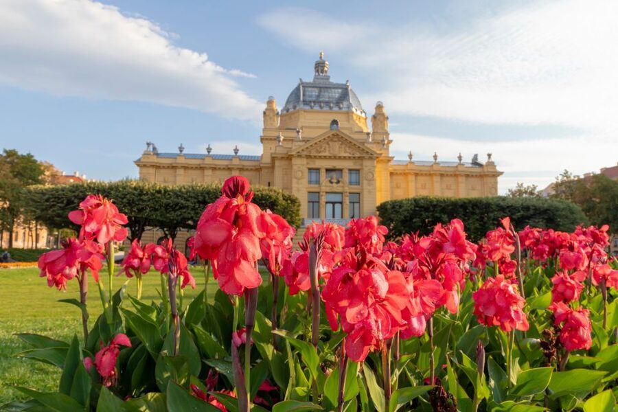Zagreb BIG Tour - Private Tour - From Novi Zagreb to Lower Town, the drive tells you what to notice