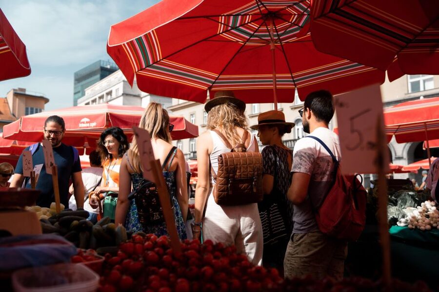 Zagreb: Food Tour with Tastings - Aperitif Time and Regional Detours: Pršut, Olives, and More