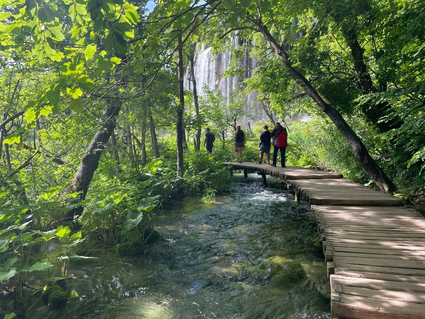 Zagreb: Rastoke & Plitvice Lakes Guided Tour with Ticket - The real work: lower and upper lakes, waterfalls, and why 8 to 9 km matters