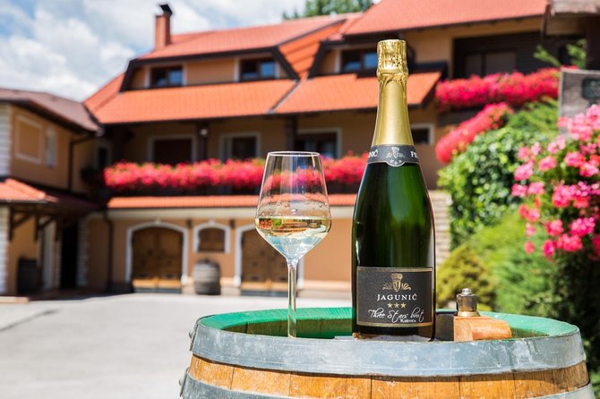 Zagreb Walking Food Tour - Sightseeing - Dolac Market Visit - La Štruk strukli tasting: the Croatian continental specialty moment